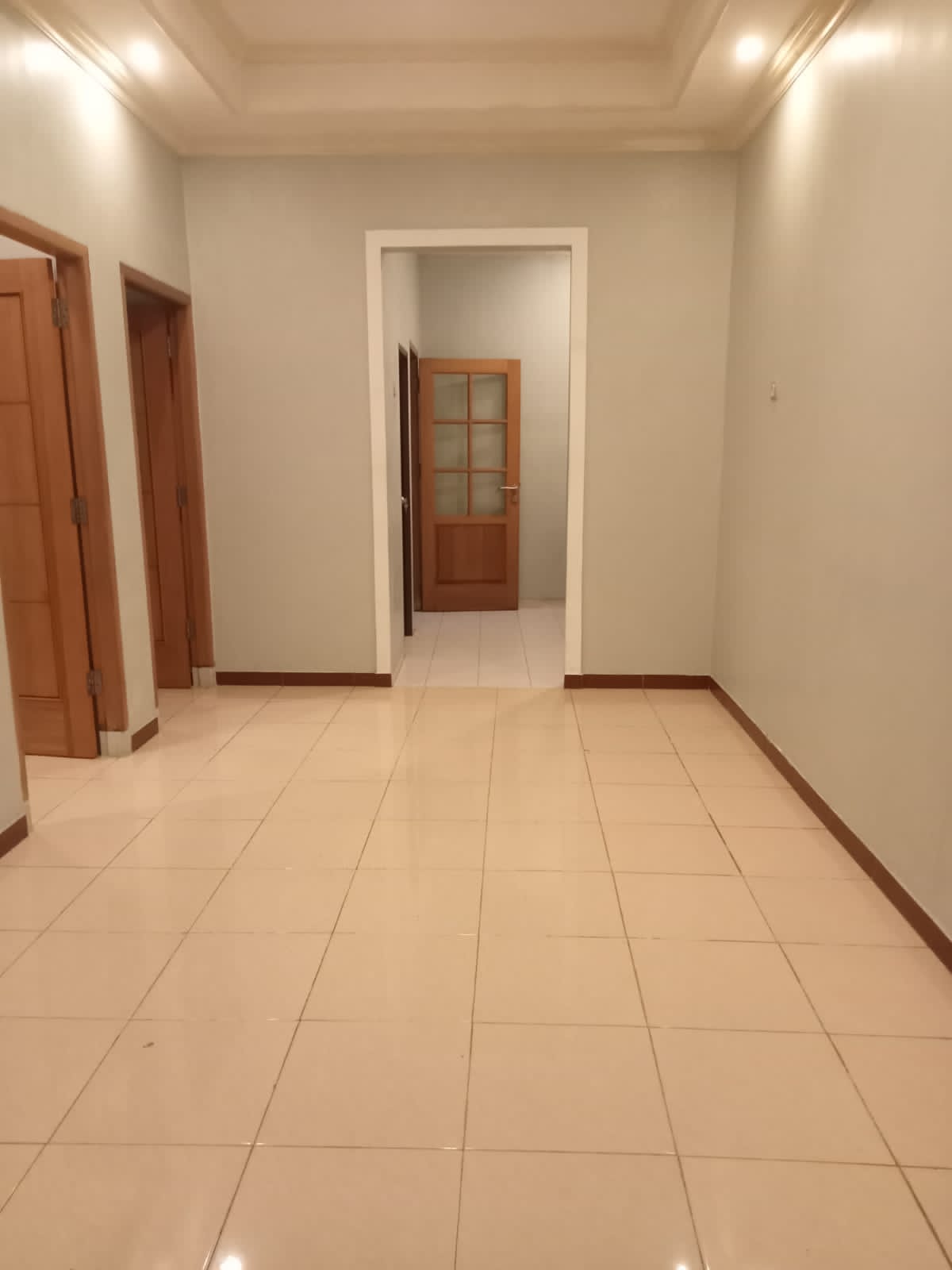 Ruang tengah menghadap pintu belakang